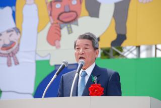 Health, Labor and Welfare Minister Yanagisawa represents the government at the Rally
