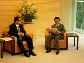 President TAKAGI met with Prime Minister ASO (right)